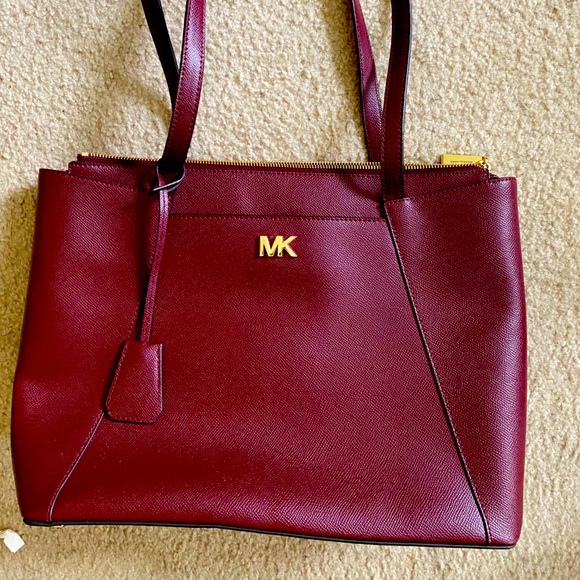 Burgundy Michael Kors tote - Picture 2 of 8